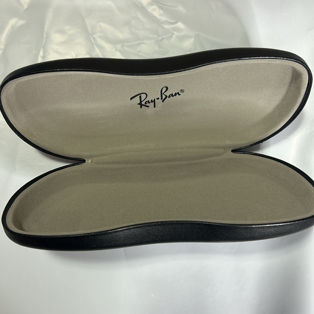 Ray ban glasses case - Picture 4 of 6